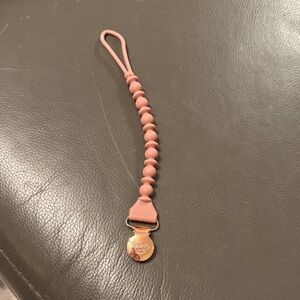 Itzy Ritzy Pacifier Clip